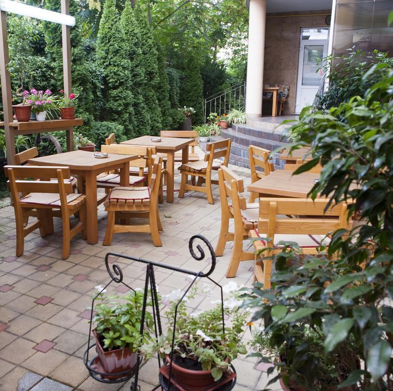 Majami Hotel Kischinau Exterior foto